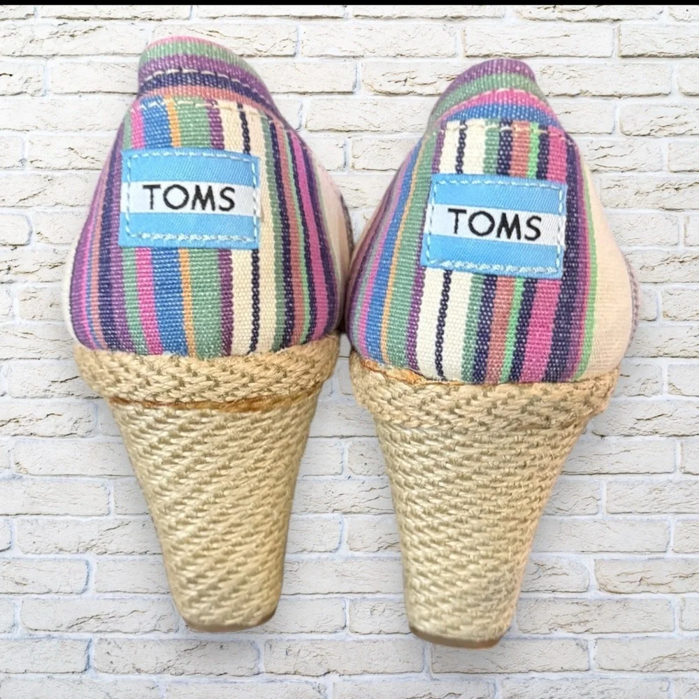 Toms peep toe wedge canvas shoe Size 6